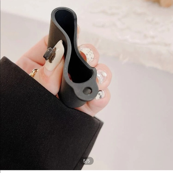 AirPods Case “Don’t Touch My Pods” - Picture 4 of 4